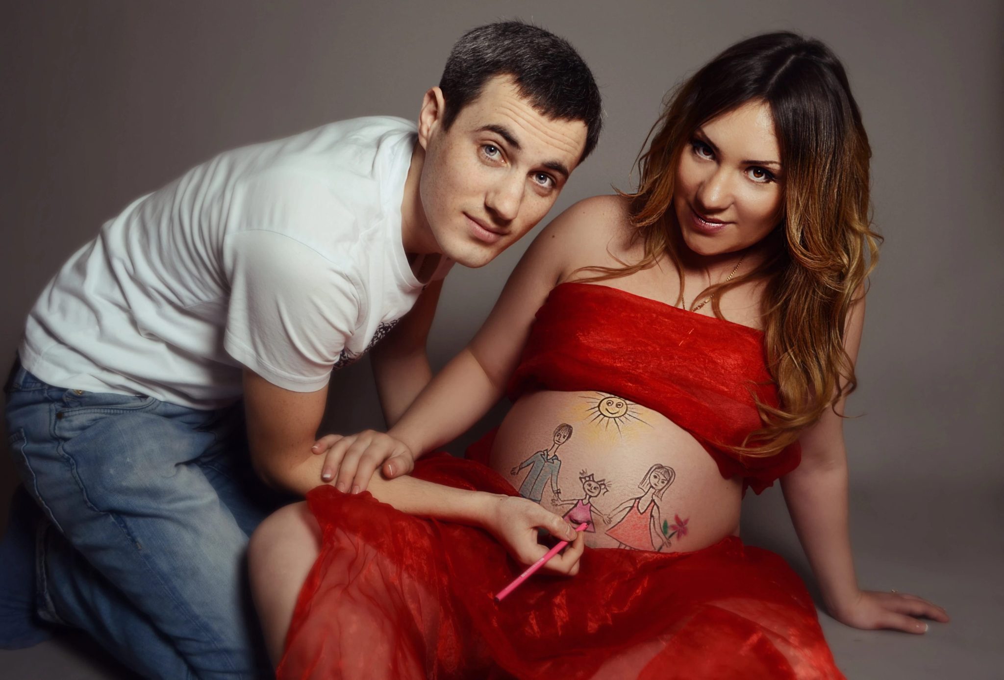 Беременна племянник. Фотосессия беременности с мужем. Фотосессия беременности прикольные.